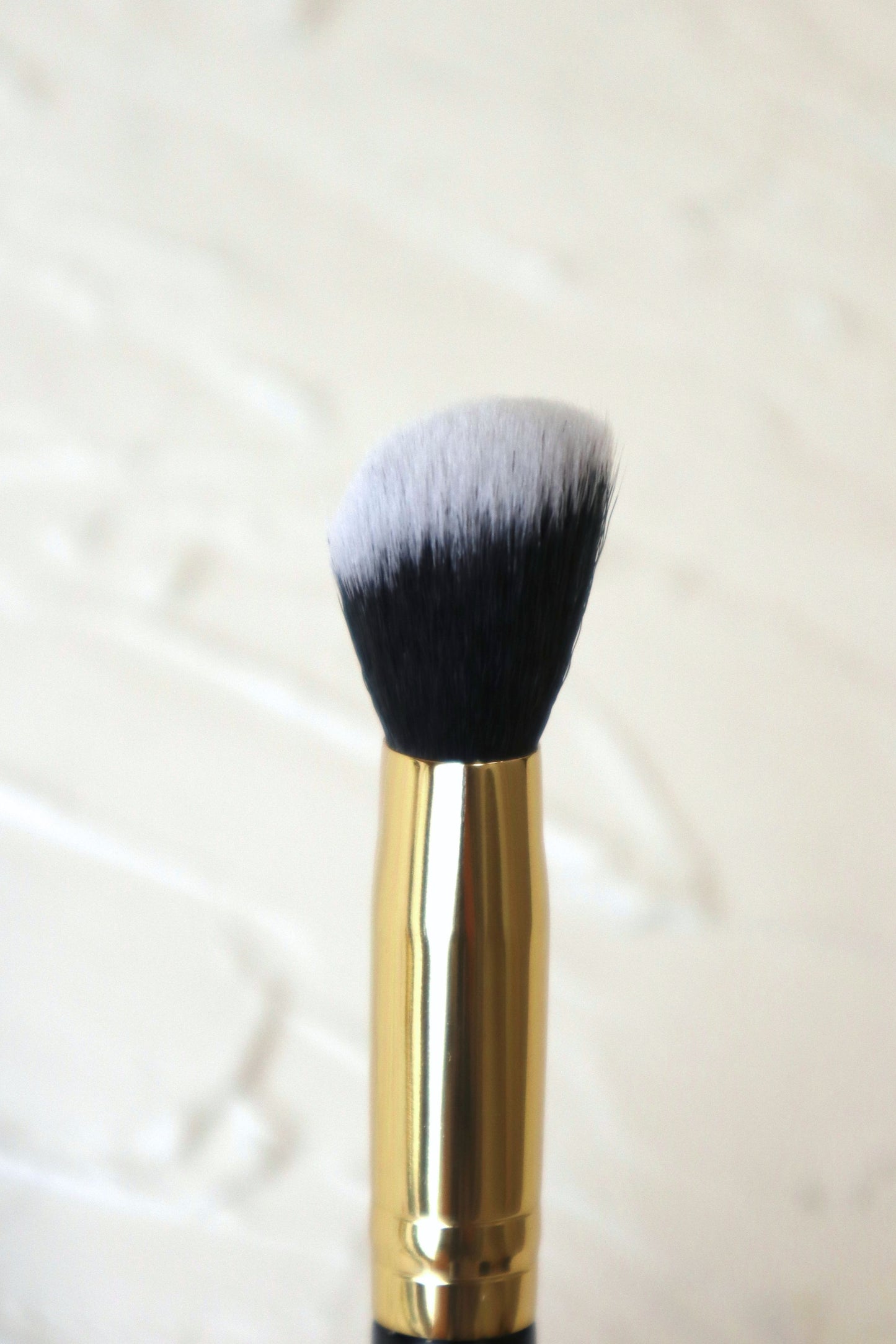 F13 - Small Angled Face Brush